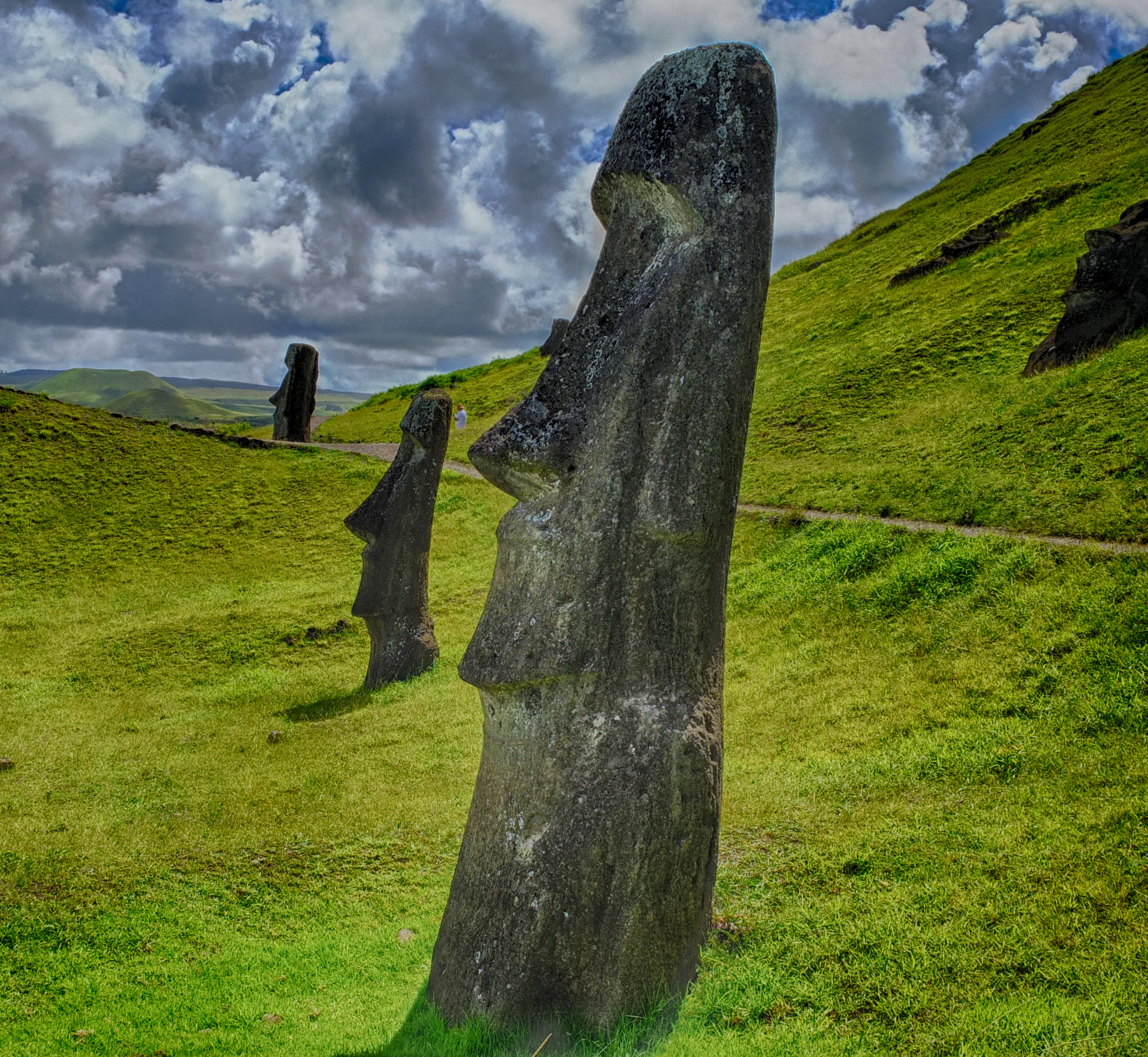 Каменные идолы. Каменные идолы острова Пасхи. Каменные статуи Моаи. Остров Пасхи статуи Моаи. Идол Моаи Стоун.