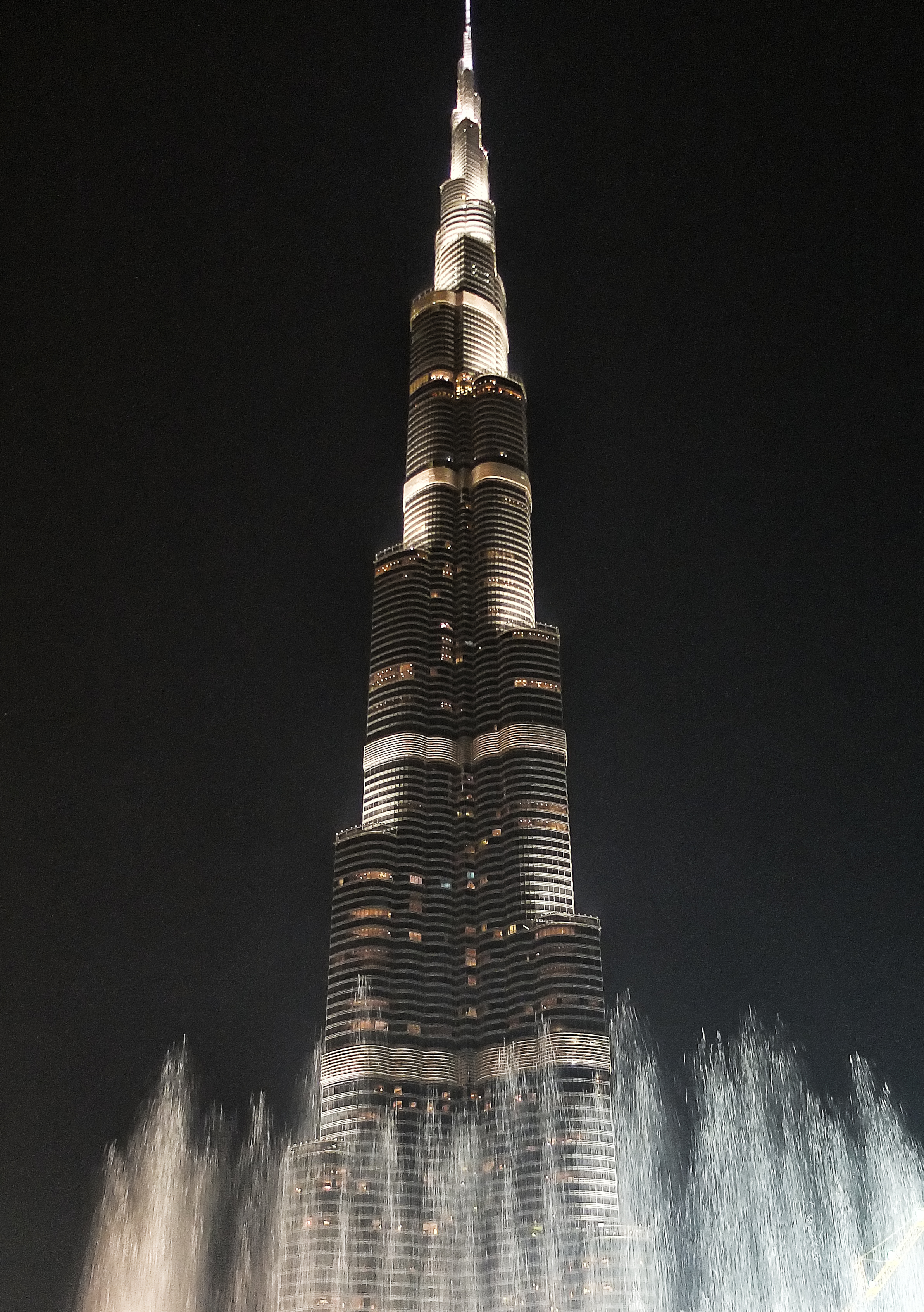 Бурдж халифа цена билета. Башня Бурдж Халифа в Дубае. Бурдж Халифа 2011. Бурдж-Халифа (828 м). Дубай, ОАЭ. Достопримечательности Дубая Бурдж Халифа.