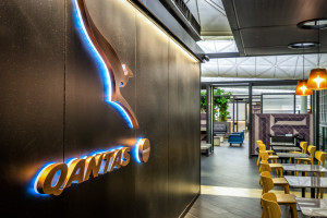 qantas hong kong lounge pictures review