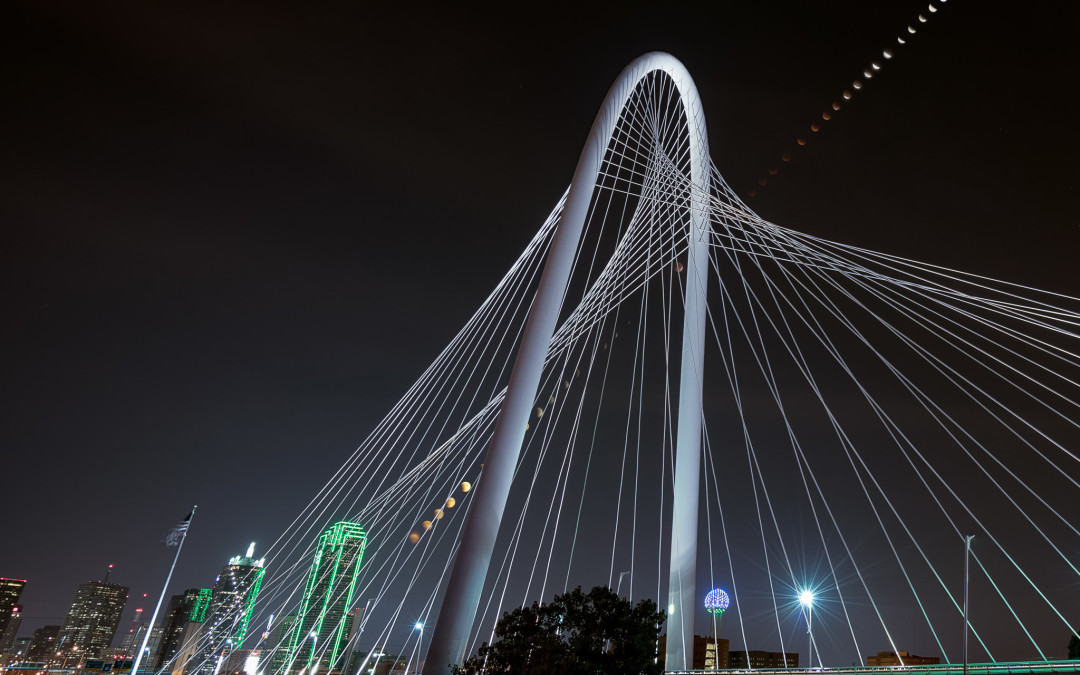 Picture of the Week: Supermoon Eclipse over Dallas