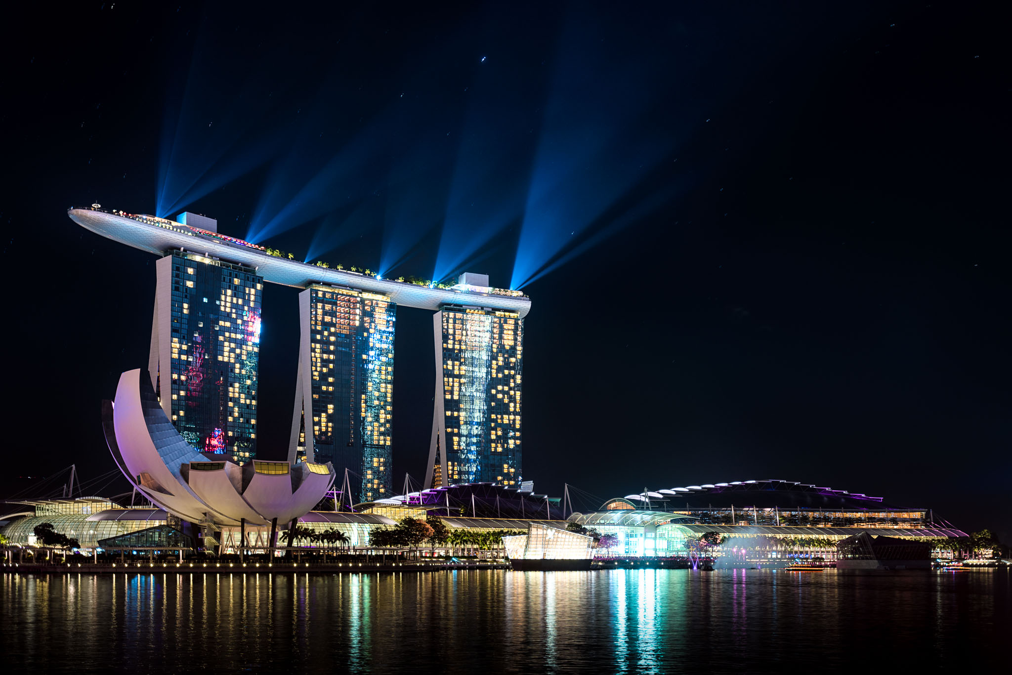 Louis Vuitton at Marina Bay Sands, This is a night photogra…