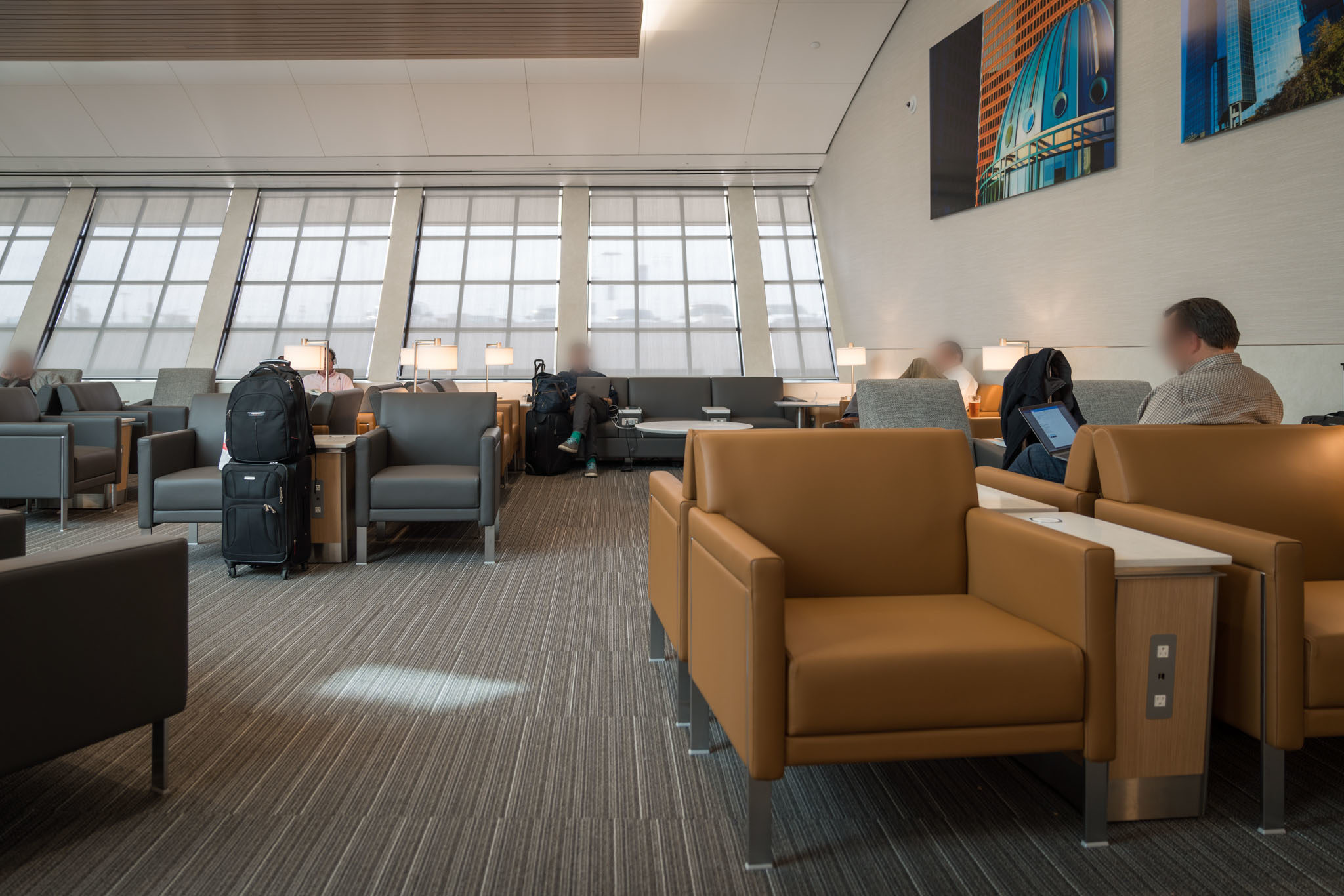 American Airlines NEW Terminal A Admirals Club Review!