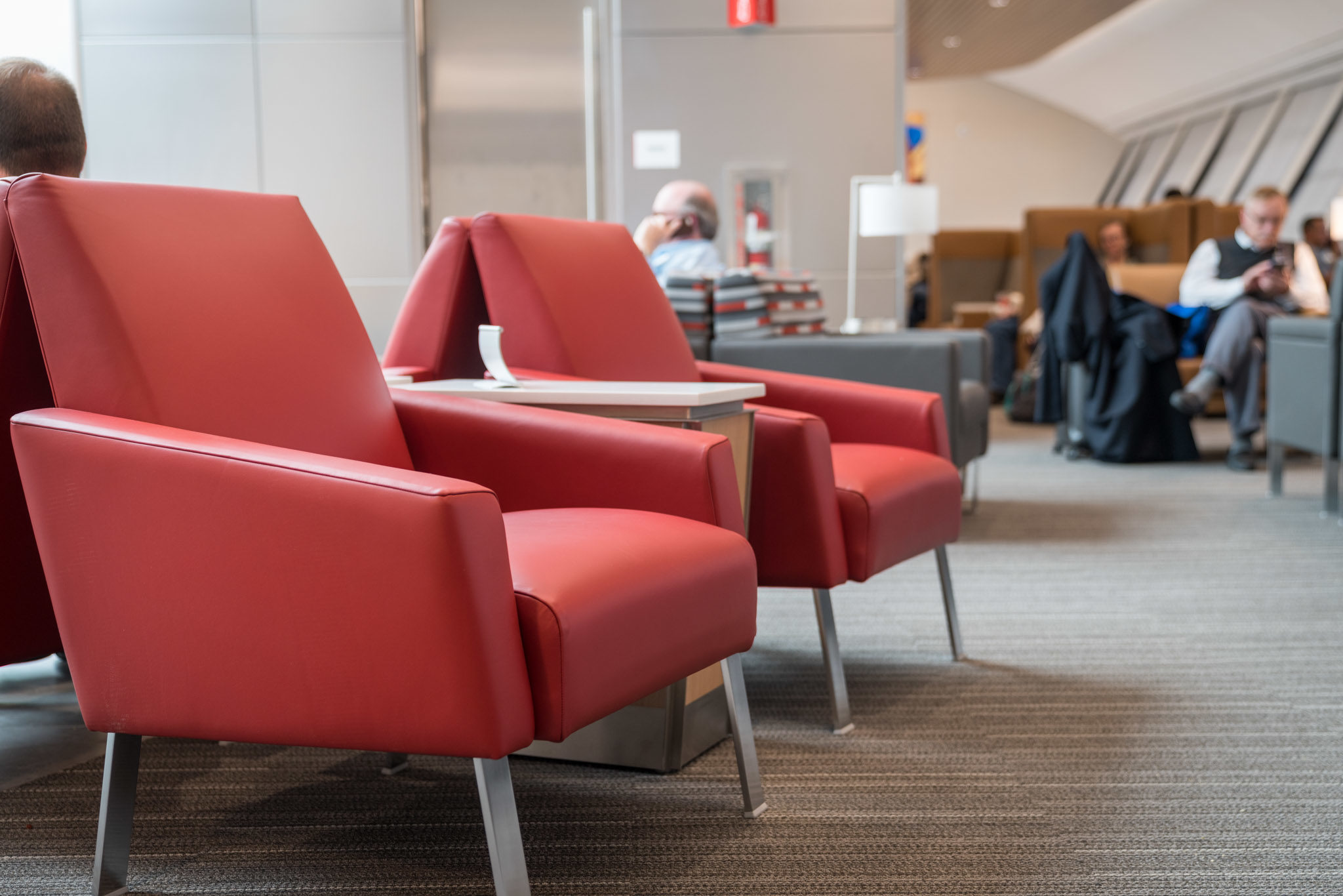 American Airlines NEW Terminal A Admirals Club Review!