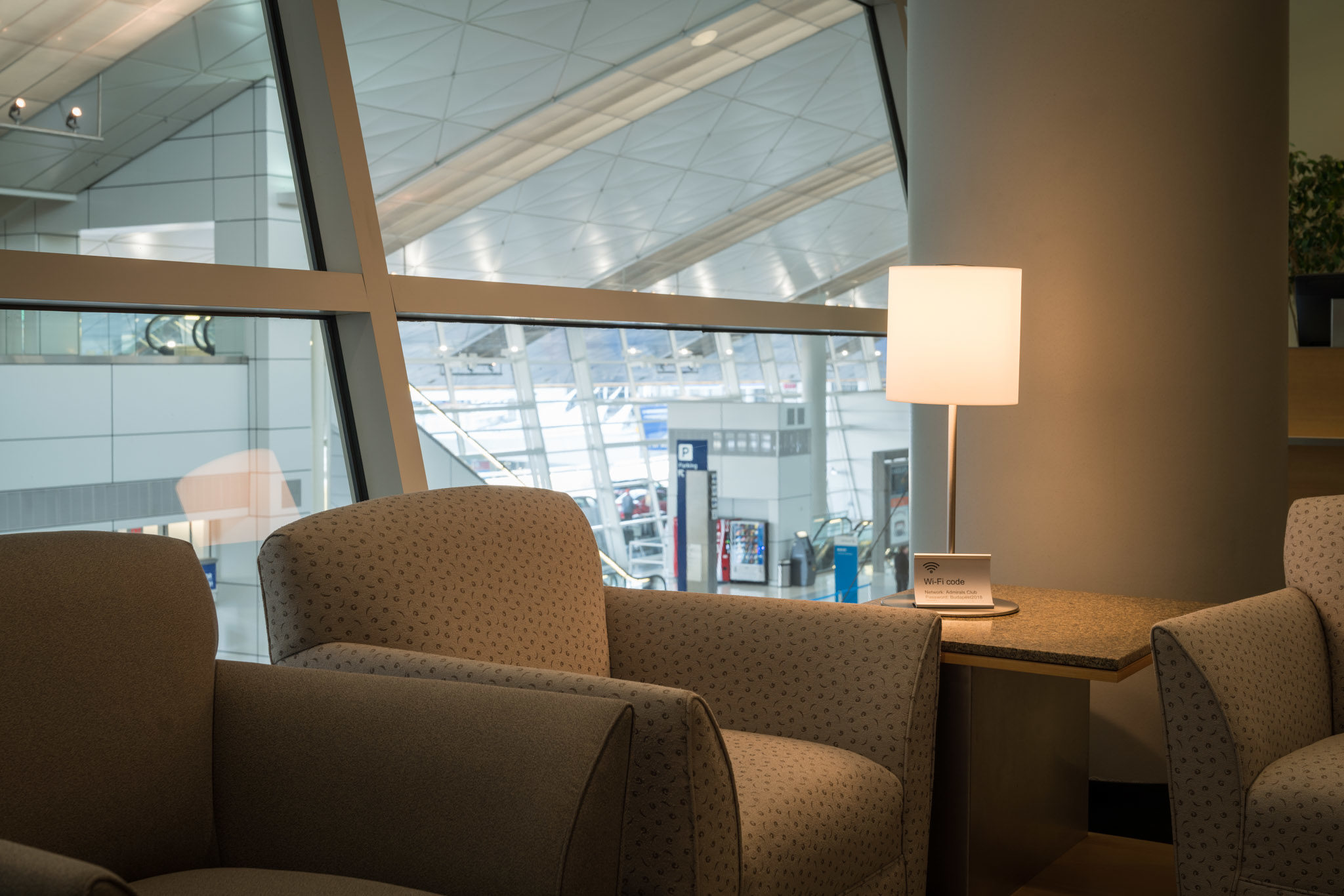 american-airlines-new-temporary-premium-lounge-at-dfw-is-open-andy-s