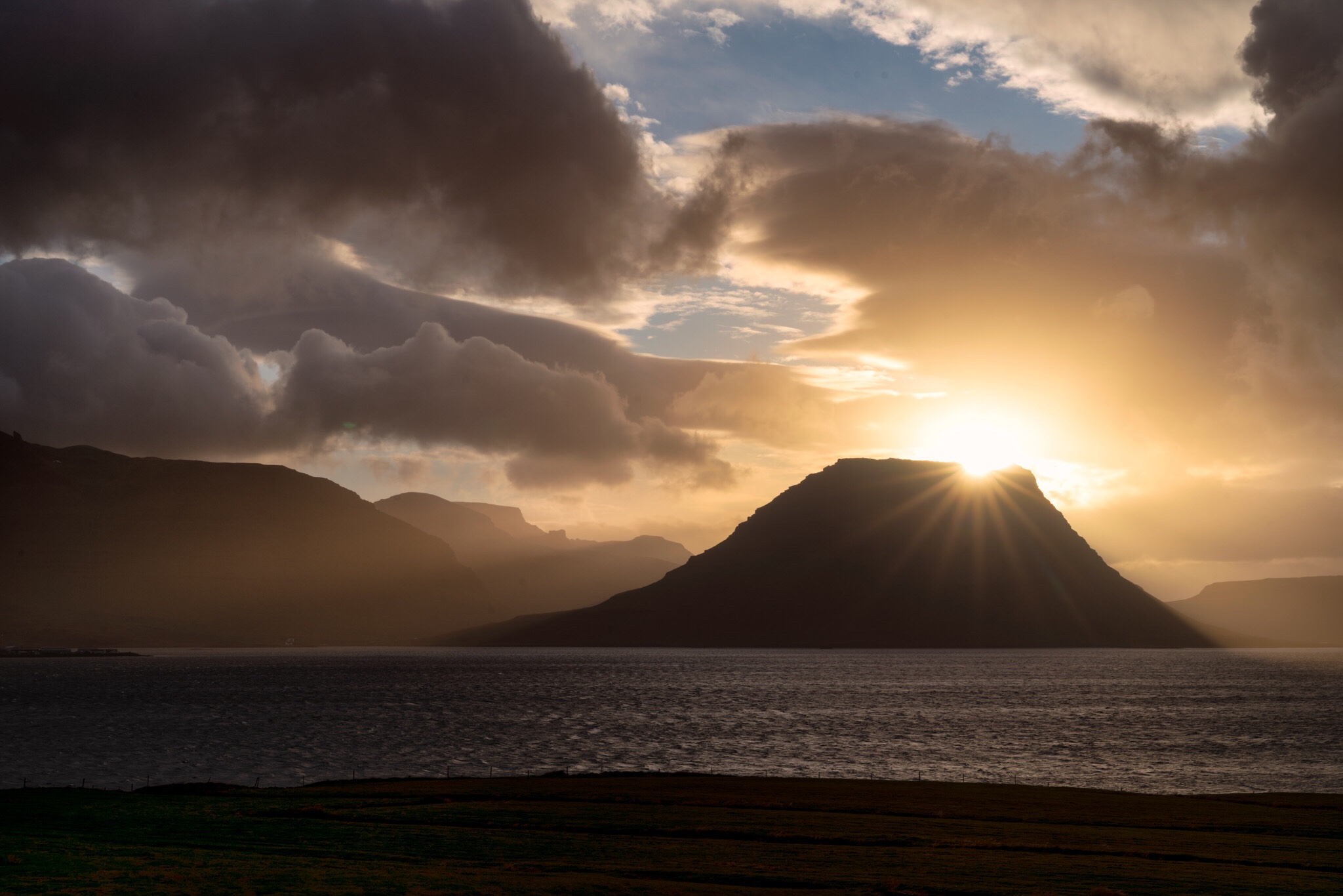 picture-of-the-week-iceland-s-iconic-kirkjufell-andy-s-travel-blog