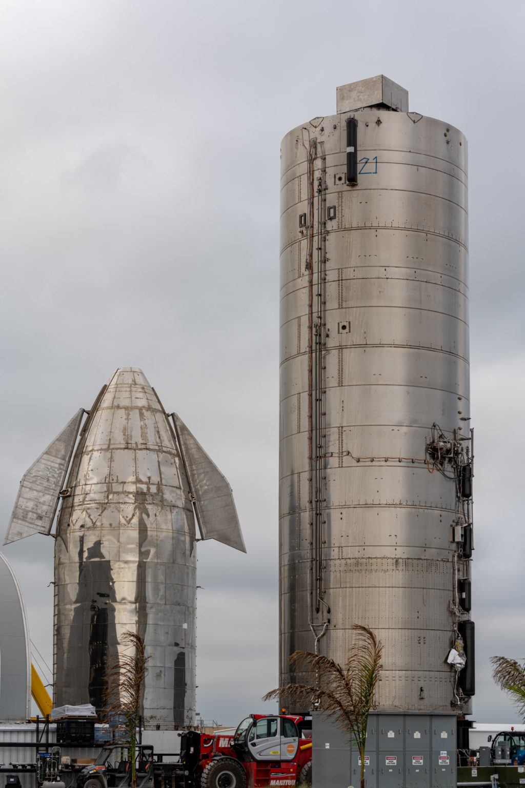 Elon Musk And SpaceX Are Quietly Building Spaceships In Texas - Andy's ...